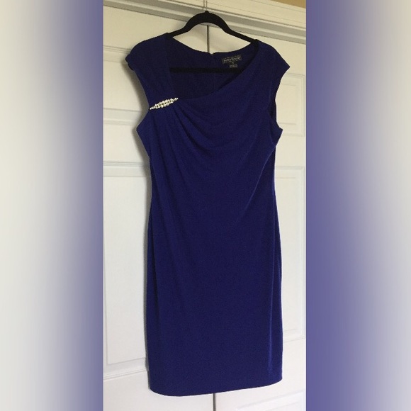 Beautiful Cynthia Rowley Dress with Brooch - Picture 1 of 4